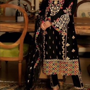 Pakistani 3 picec ladies luxury full embroidery
